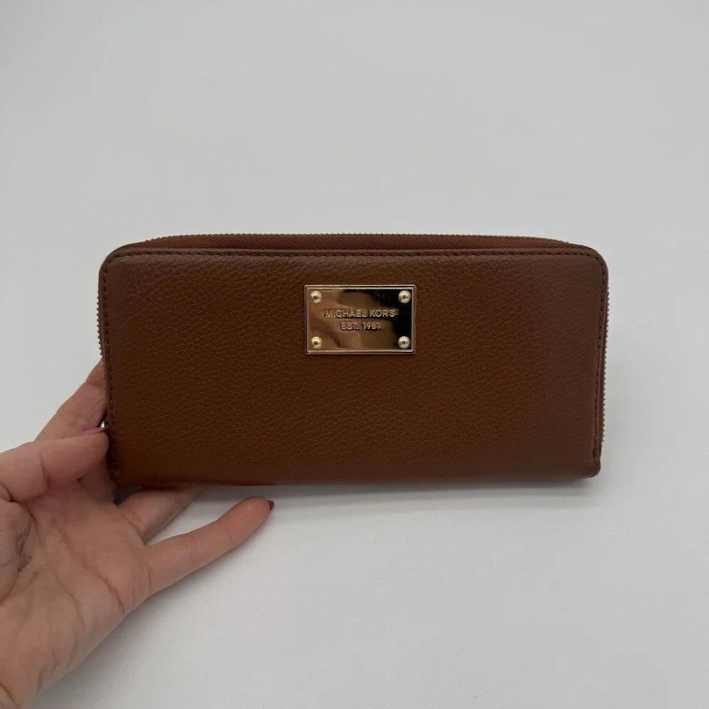 Michael Kors‎ Jet Set Brown Pebbled Leather Zip Around Wallet Gold Logo